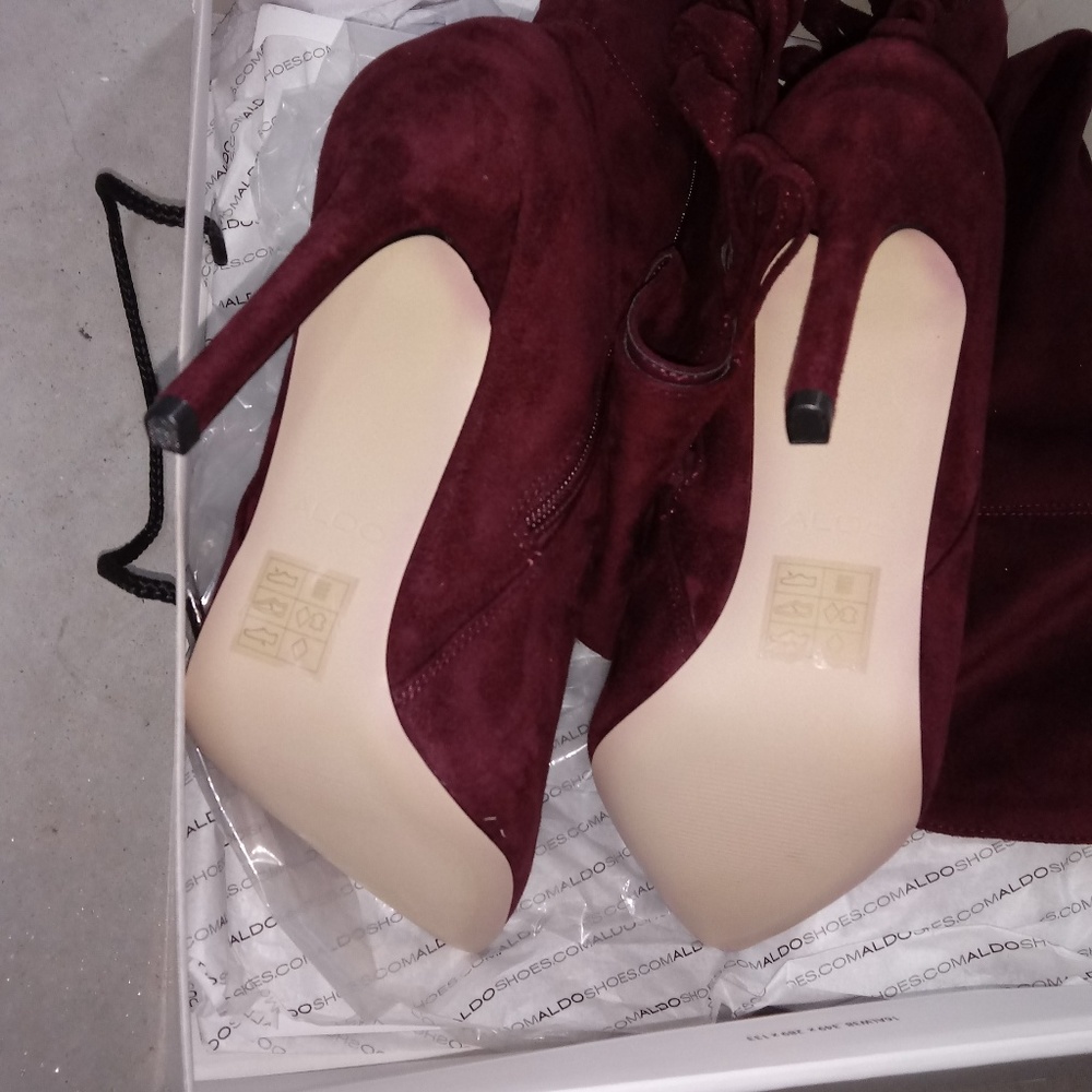 Women's Aldo's knee boots. 4.5 inch heel. - Picture 3 of 4